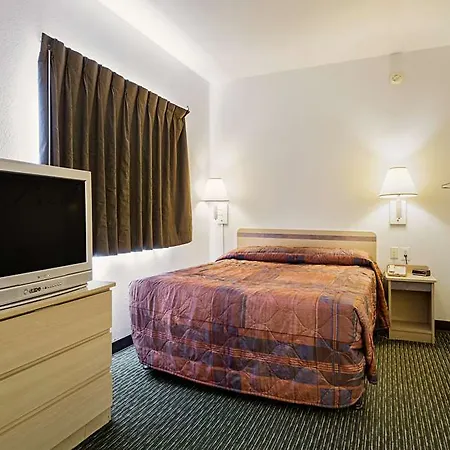 Studio 6 Charlotte Airport Hotel